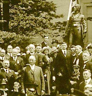 photograph of De Valera as he unveils statue of Robert Emmet in San Francisco's Golden Gate Park, 1919